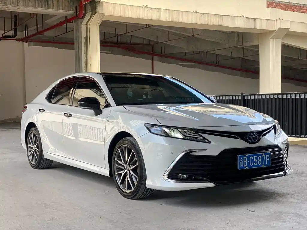 Toyota Camry — миниатюра 3