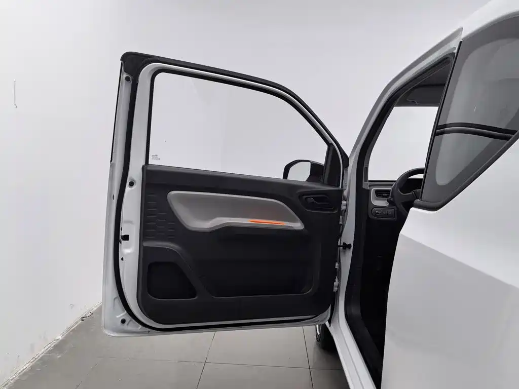 Wuling MINIEV — миниатюра 8