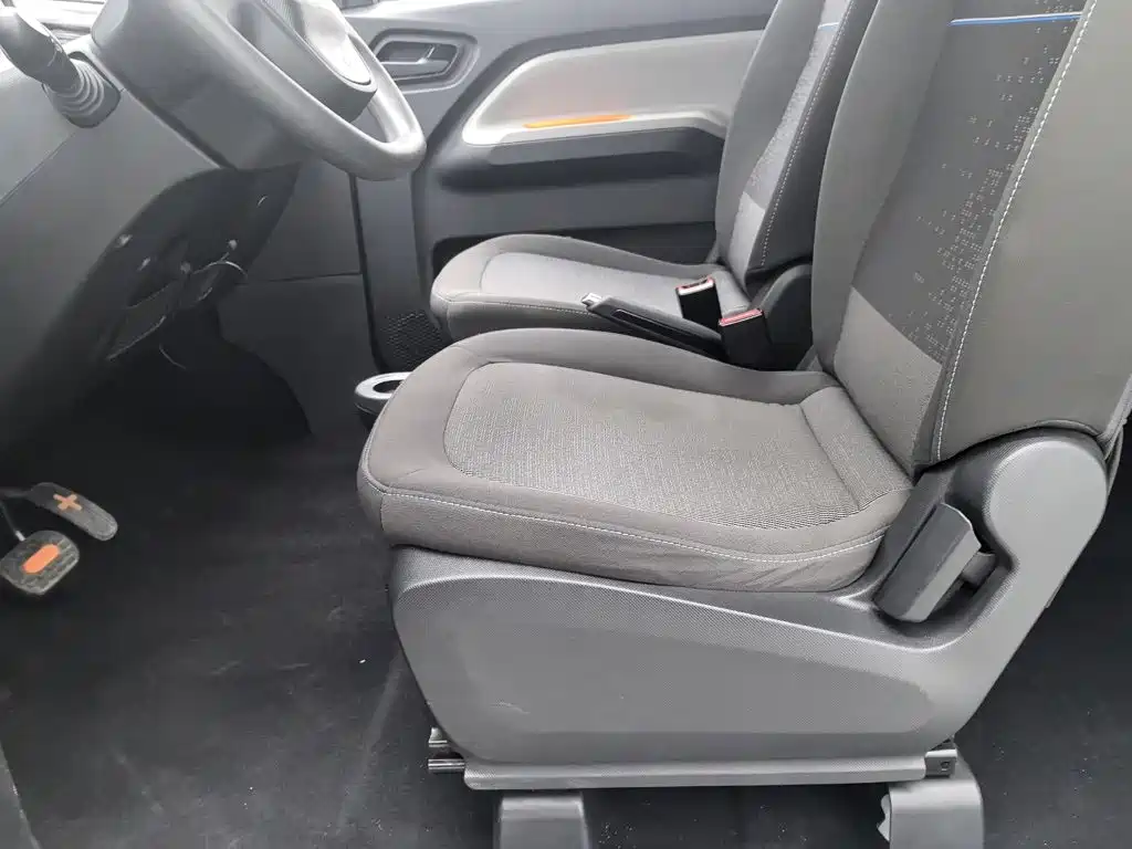Wuling MINIEV — миниатюра 20