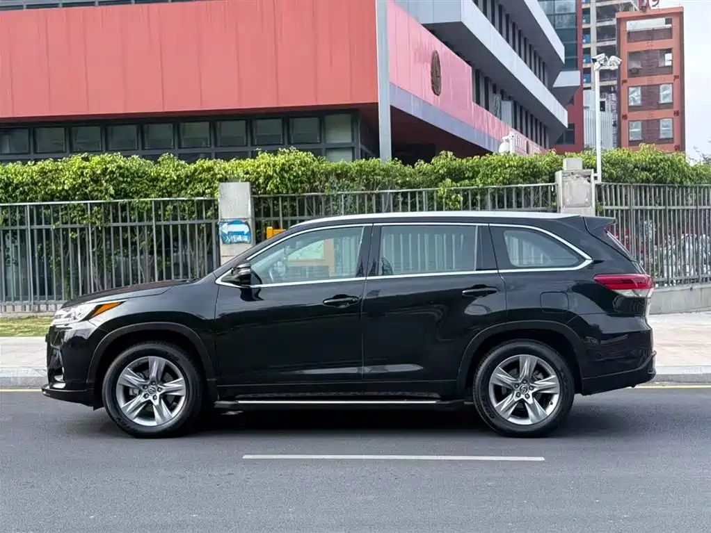TOYOTA HIGHLANDER