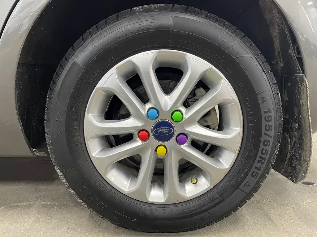 Ford Focus 2013 1.8L AT