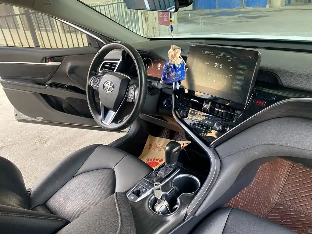 Toyota Camry — миниатюра 8