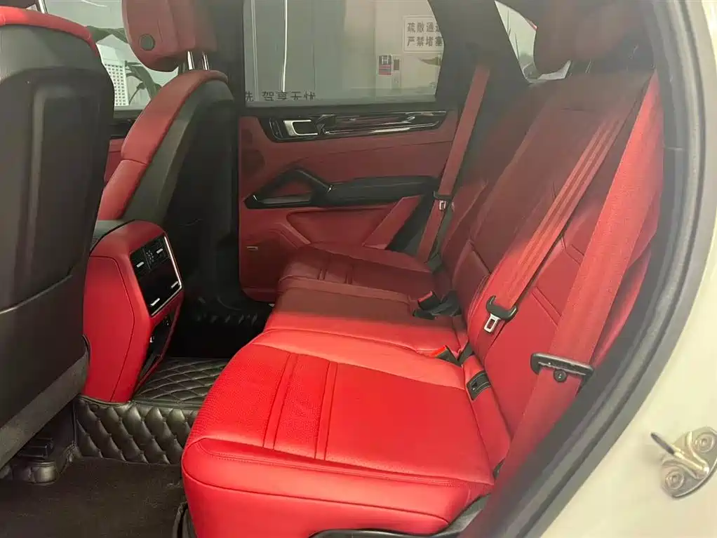 Porsche Cayenne — миниатюра 8
