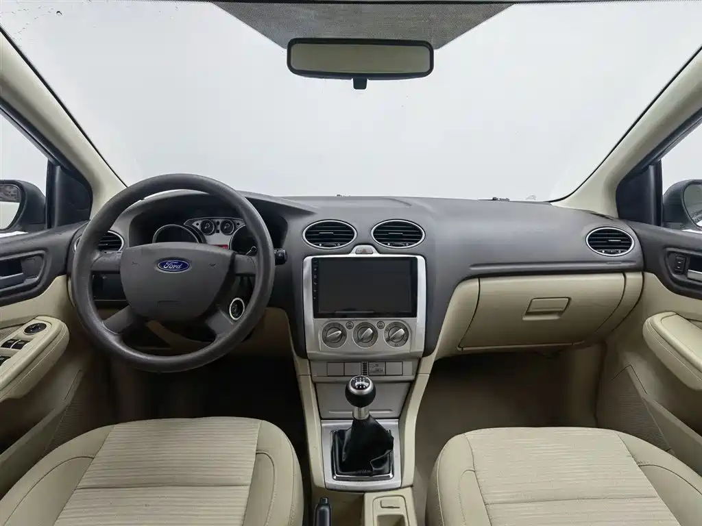 Ford Focus 2013 1.8L MT