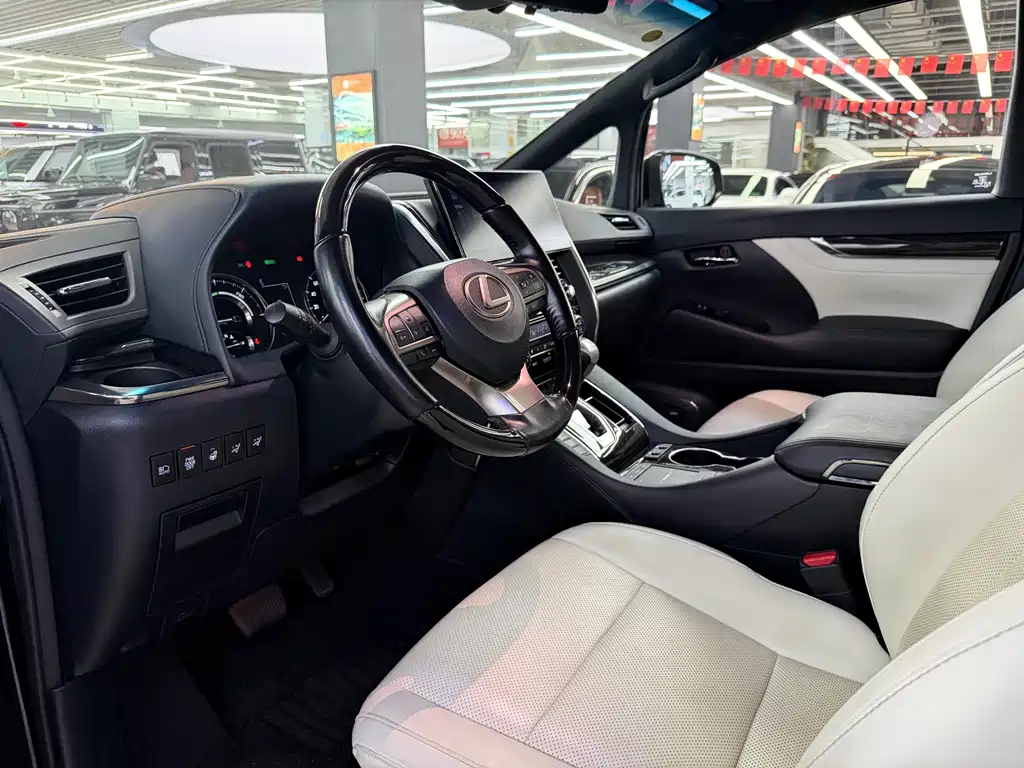 Lexus LM — миниатюра 6