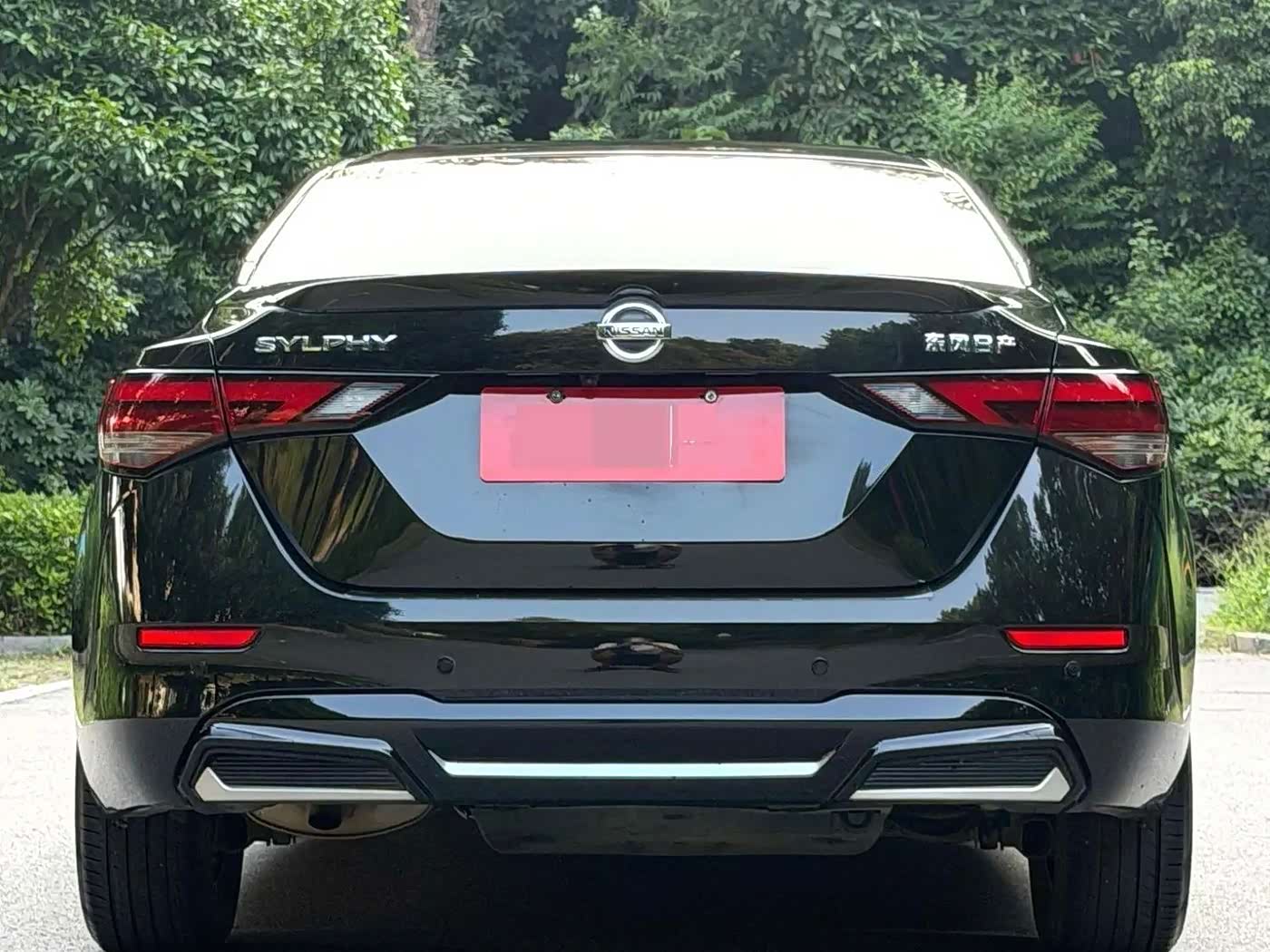 Nissan Sylphy 1.6 л 2023 г. Чёрный, пробег 42000 км