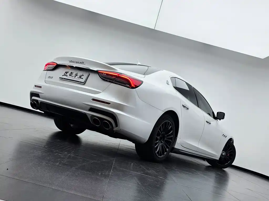 Maserati Quattroporte — миниатюра 15