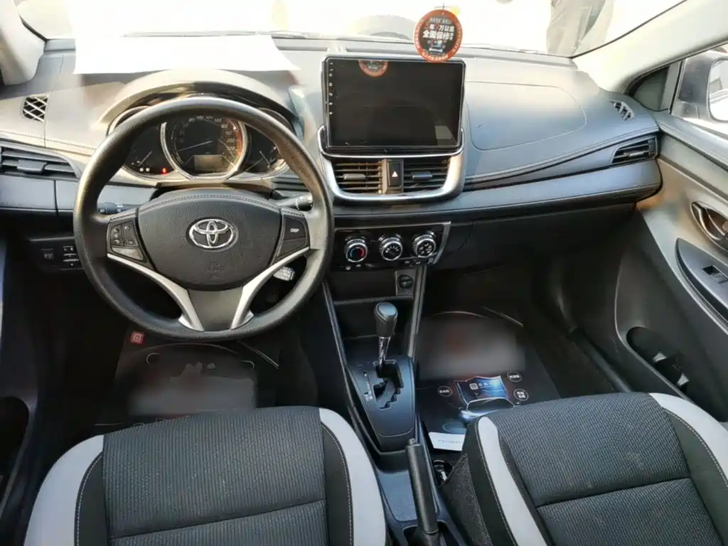 Toyota Yaris L 2022 — фото 9