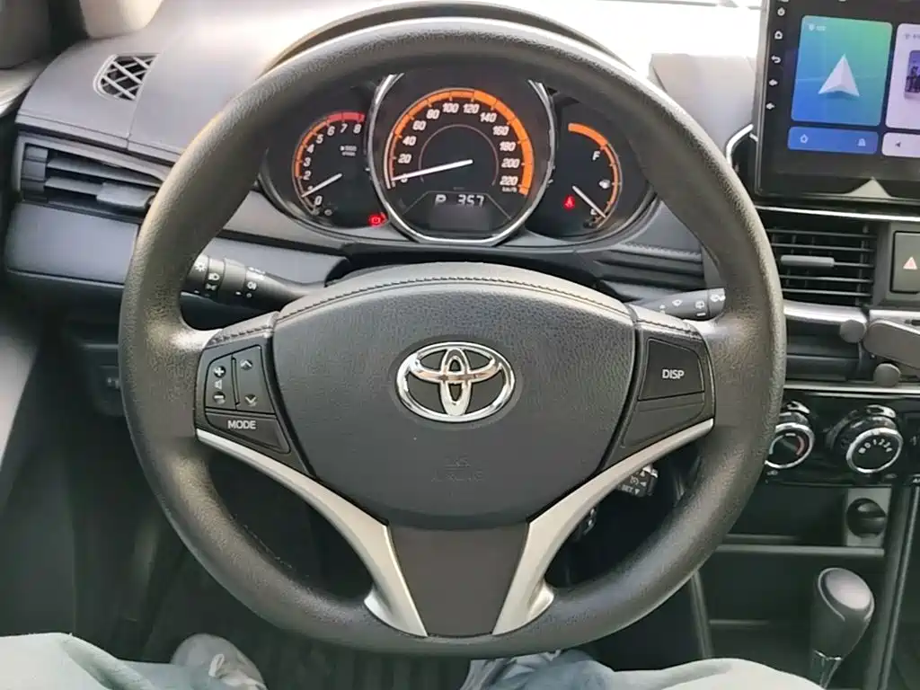 Toyota Yaris L 2022 — фото 10