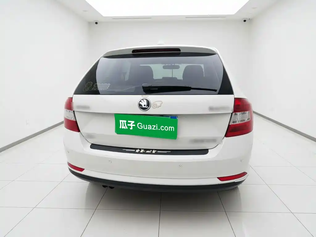 Skoda Rapid Spaceback — миниатюра 5