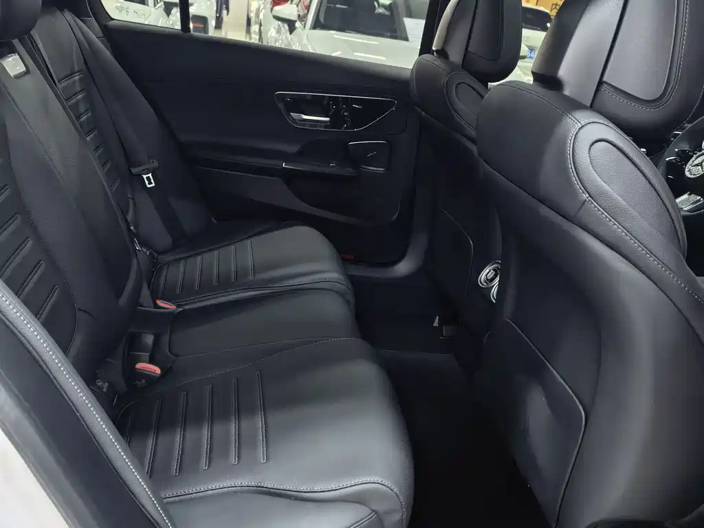 Mercedes-Benz C-Class — миниатюра 9