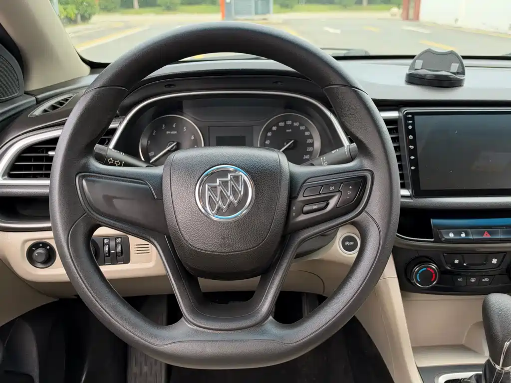 Buick Excelle — миниатюра 9