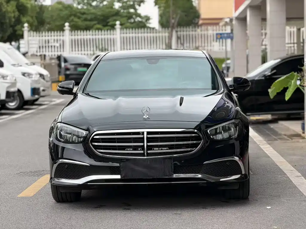 Mercedes-Benz E-Class — миниатюра 10