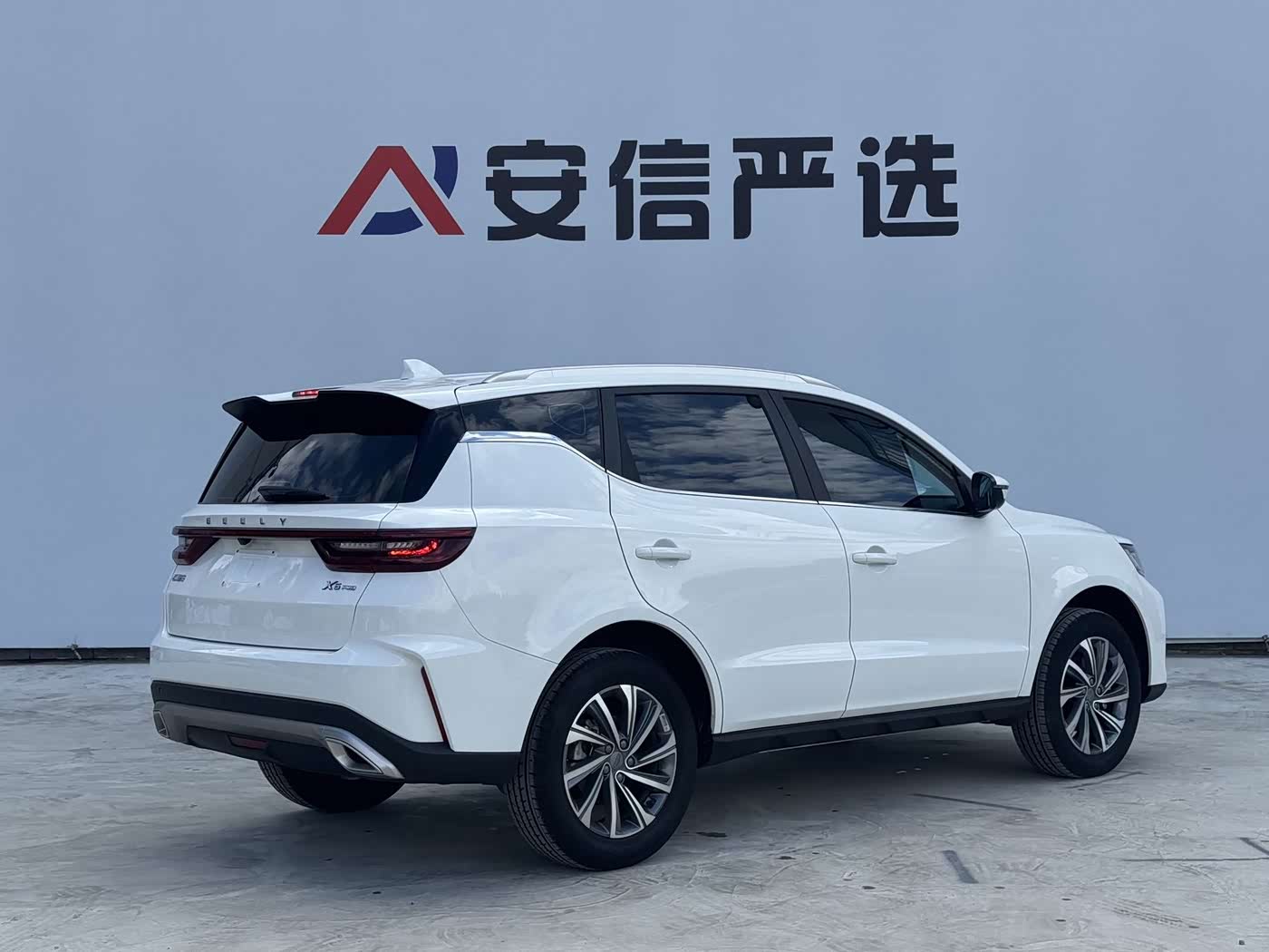 Geely Emgrand X6 1.4 л 2024 г. Белый, пробег 12000 км