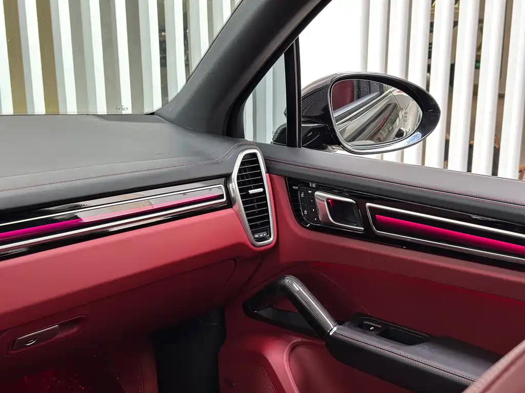 Porsche Cayenne — миниатюра 18