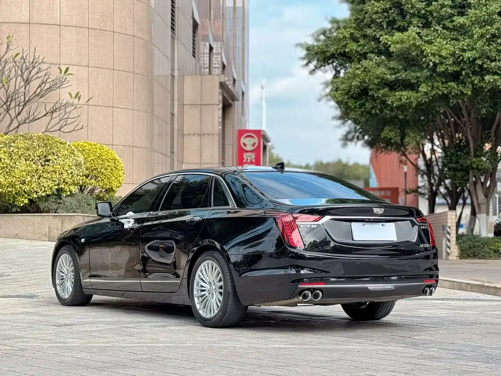 CADILLAC CT6