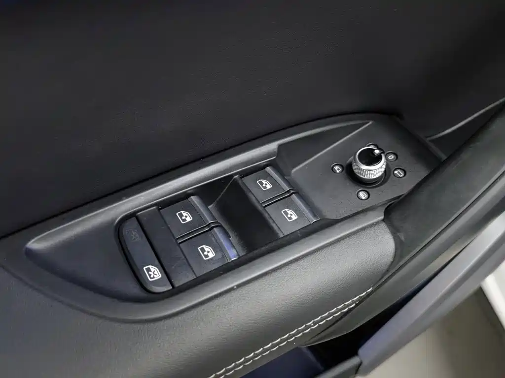 Audi Q5L — миниатюра 9