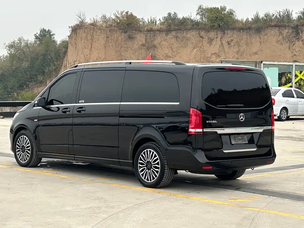 Mercedes-Benz V-Class — миниатюра 11
