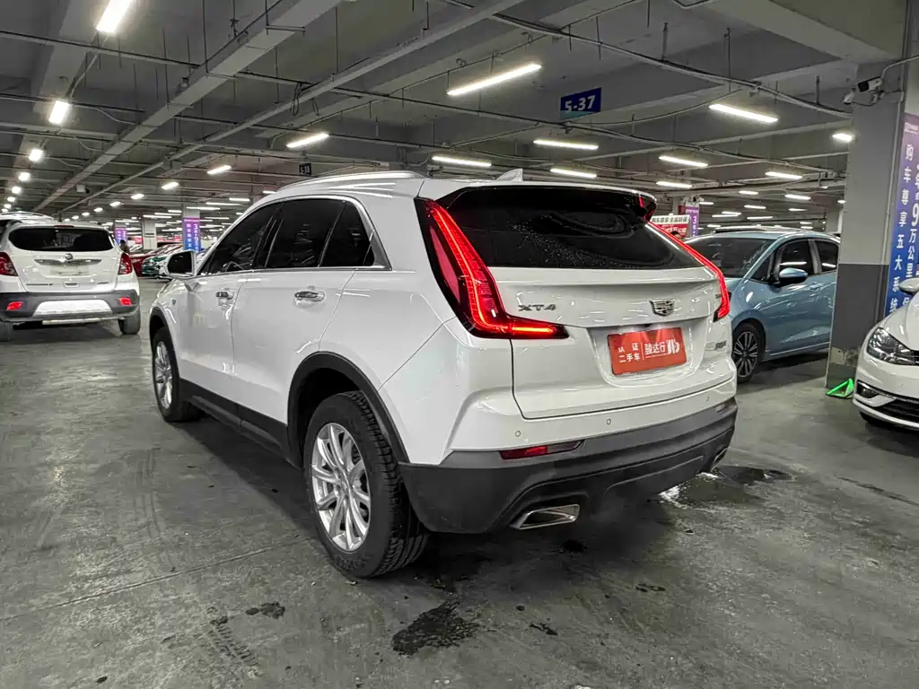 CADILLAC XT4
