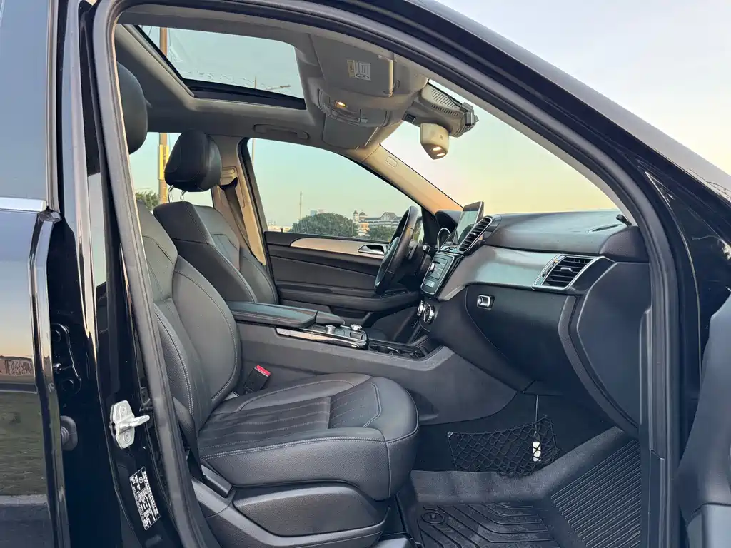 Mercedes-Benz GLE (Import) — миниатюра 15