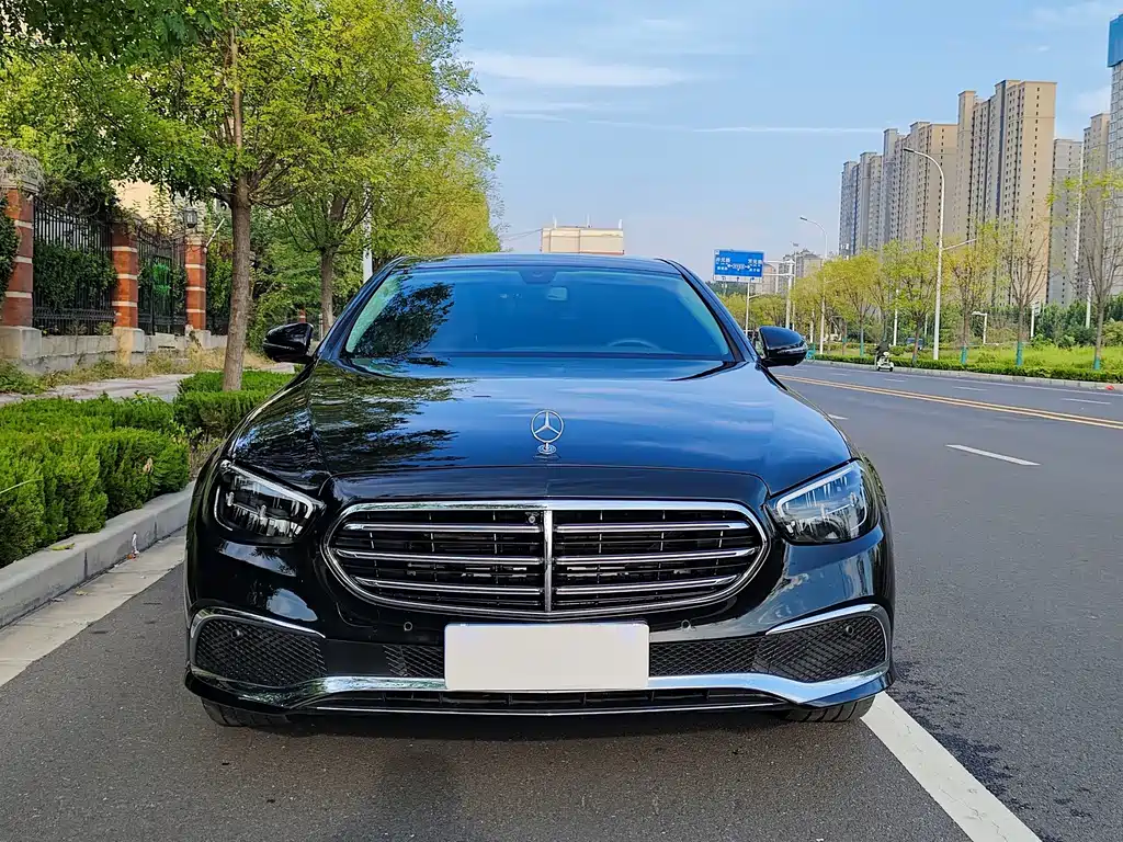 Mercedes-Benz E-Class — миниатюра 16