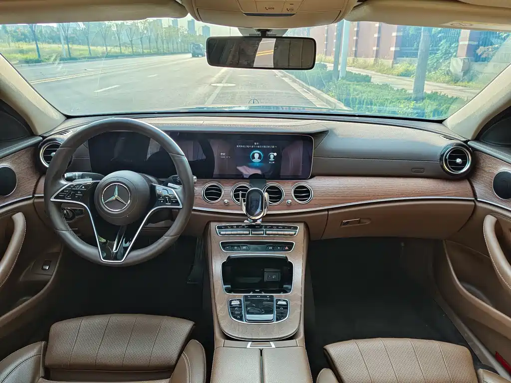 Mercedes-Benz E-Class — миниатюра 21