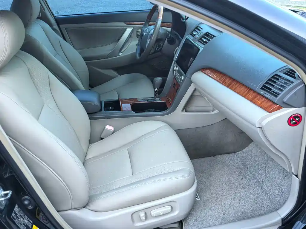 Toyota Camry — миниатюра 8