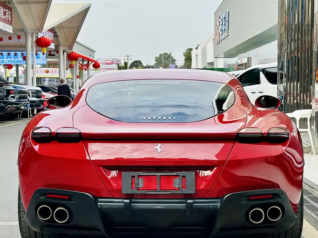 FERRARI ROMA