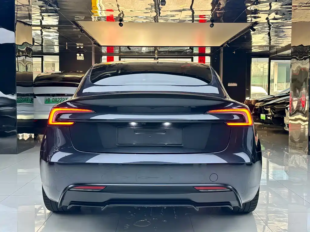 Tesla Model 3 — миниатюра 13