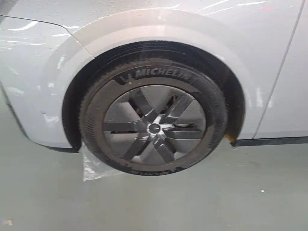 Li Auto Li MEGA — миниатюра 23