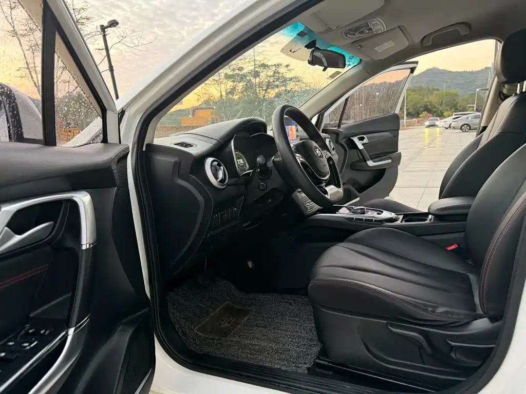 BAIC EU5 — миниатюра 11