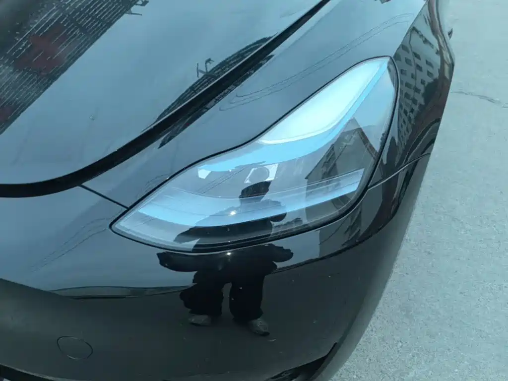 Tesla Model Y — миниатюра 24