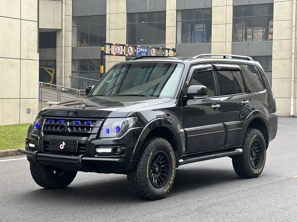 Mitsubishi Pajero (Import) 2019