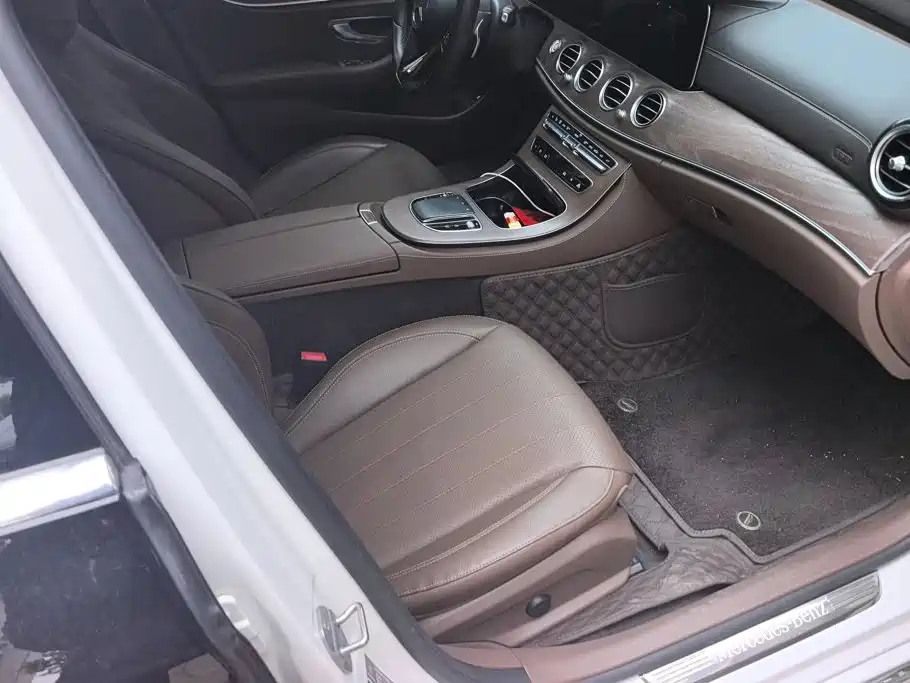 Mercedes-Benz E-Class — миниатюра 8