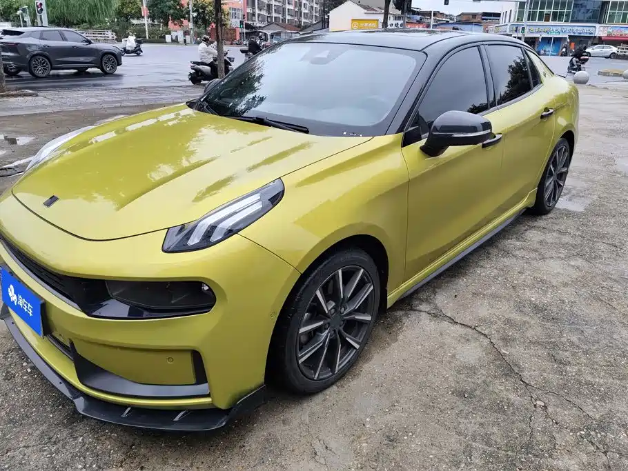 Lynk & Co 03