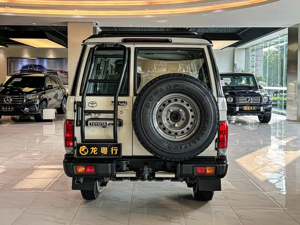Toyota Land Cruiser LC76 2025 4.0L AT