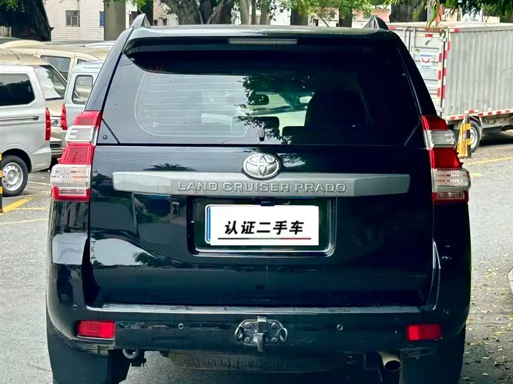 Toyota Land Cruiser Prado 2016 2.7L AT Luxury