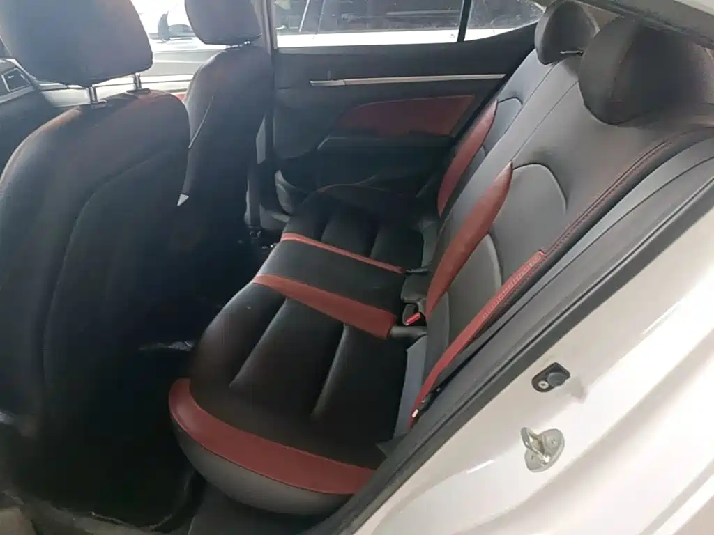 Hyundai Elantra — миниатюра 17