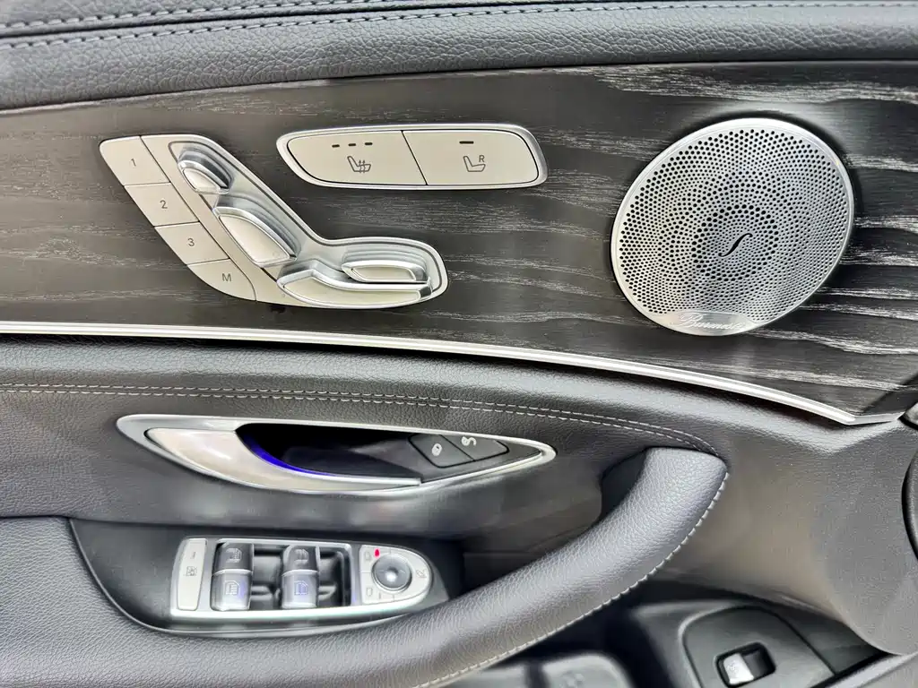 Mercedes-Benz E-Class — миниатюра 17
