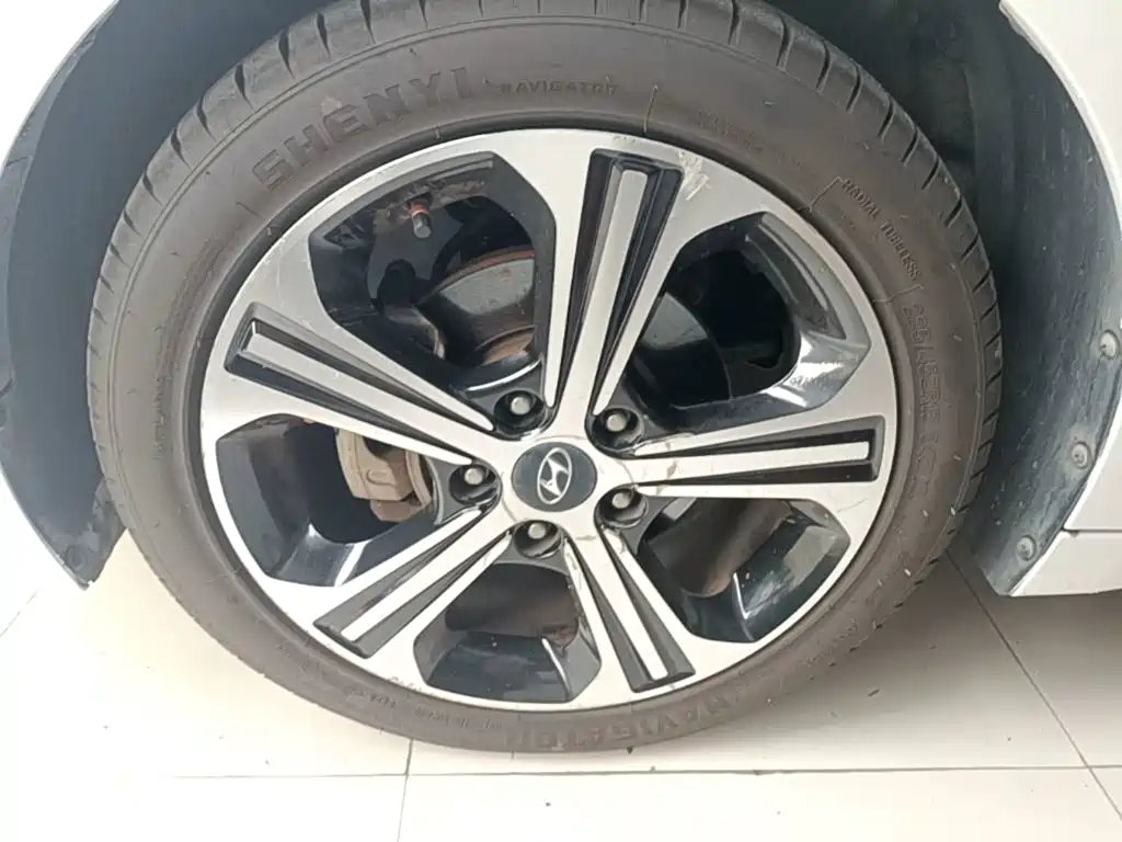 Hyundai Elantra — миниатюра 23