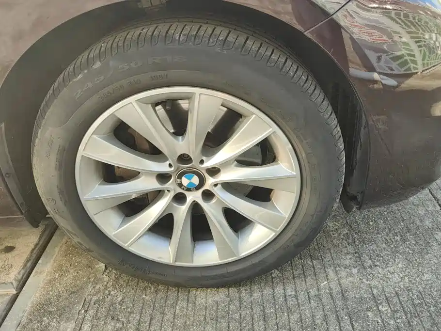 BMW 5 Series GT — миниатюра 6