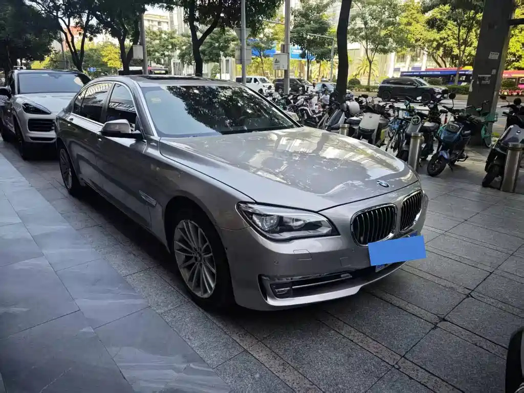 BMW 7 Series — миниатюра 2