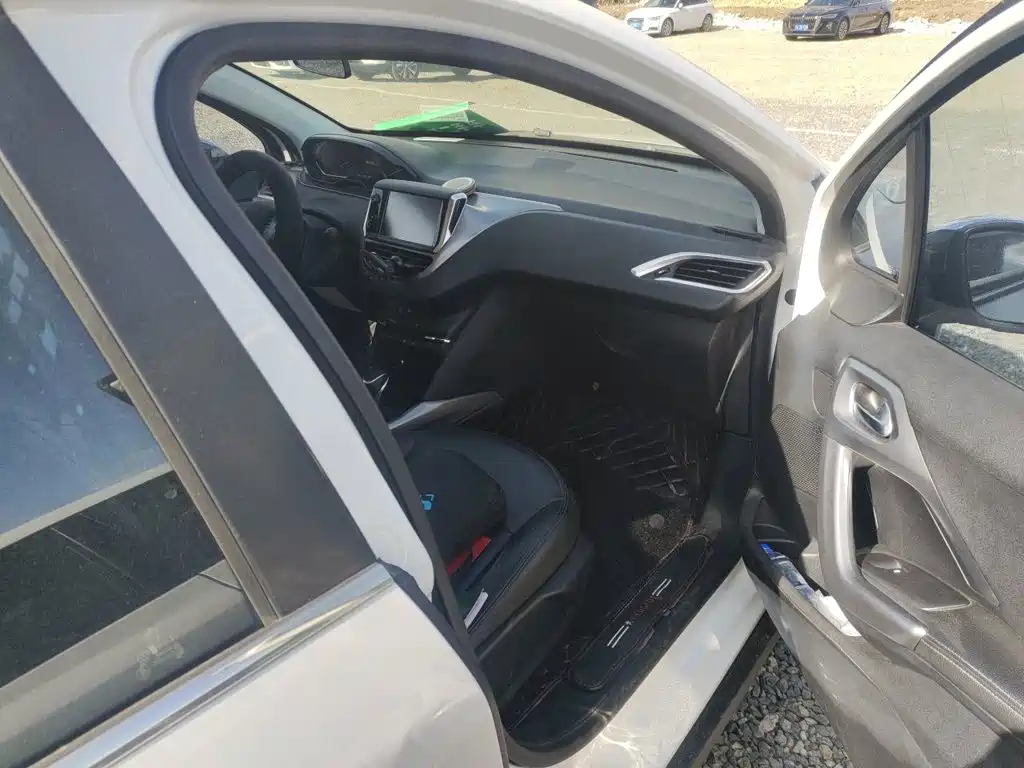 Peugeot 2008 — миниатюра 19