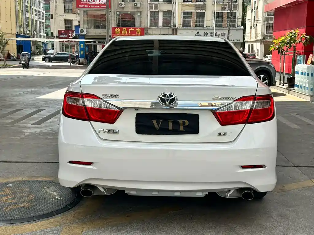 Toyota Camry — миниатюра 5