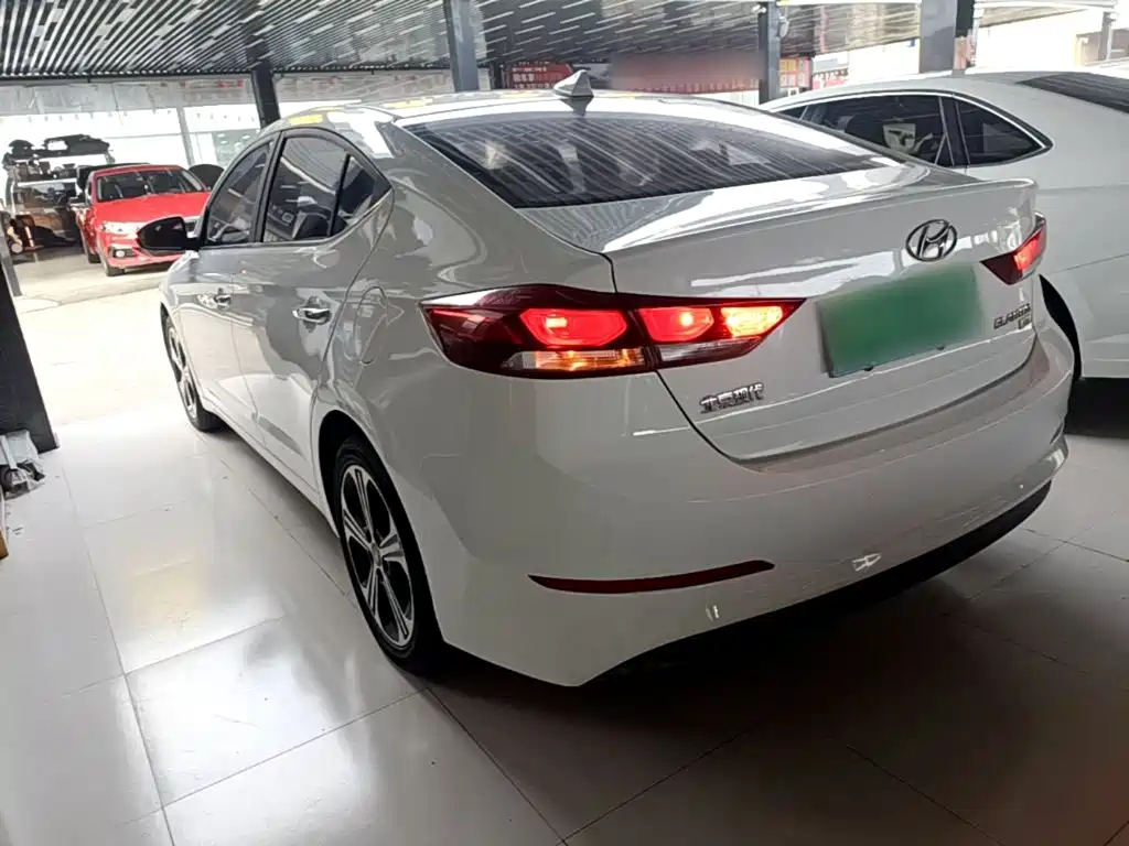 Hyundai Elantra — миниатюра 5