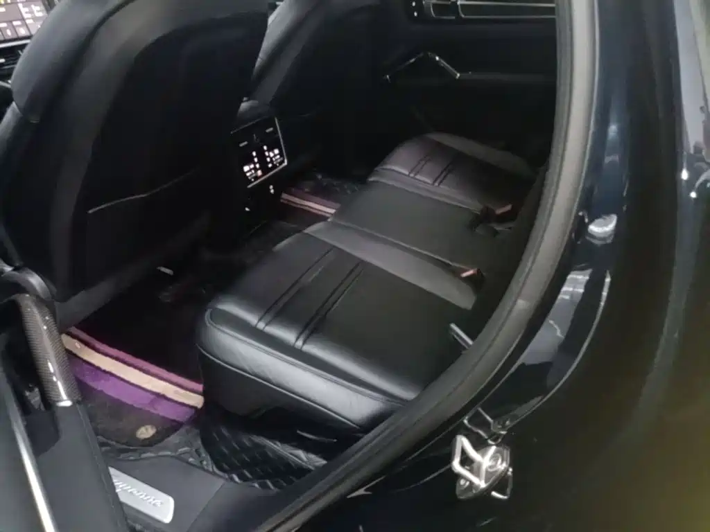 Porsche Cayenne — миниатюра 13
