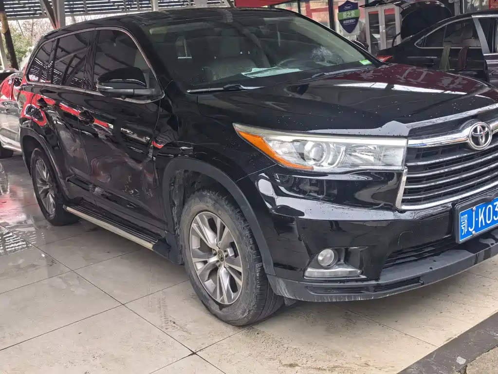 TOYOTA HIGHLANDER
