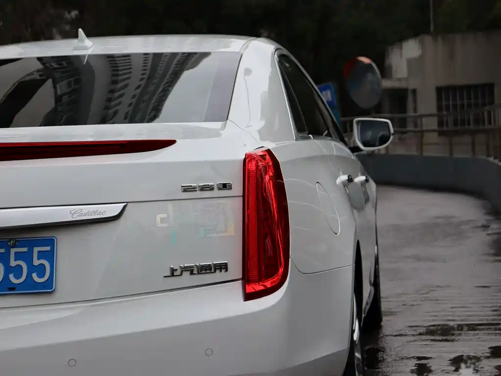 CADILLAC XTS