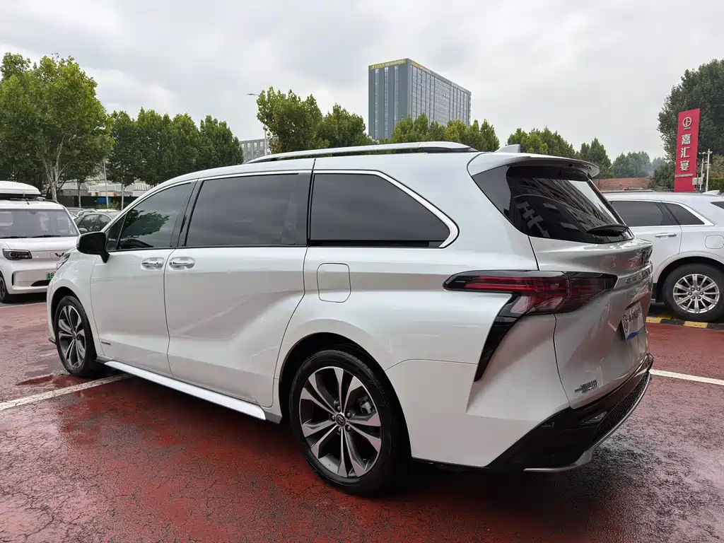Toyota Granvia — миниатюра 4