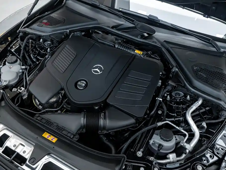 Mercedes-Benz E-Class — миниатюра 11